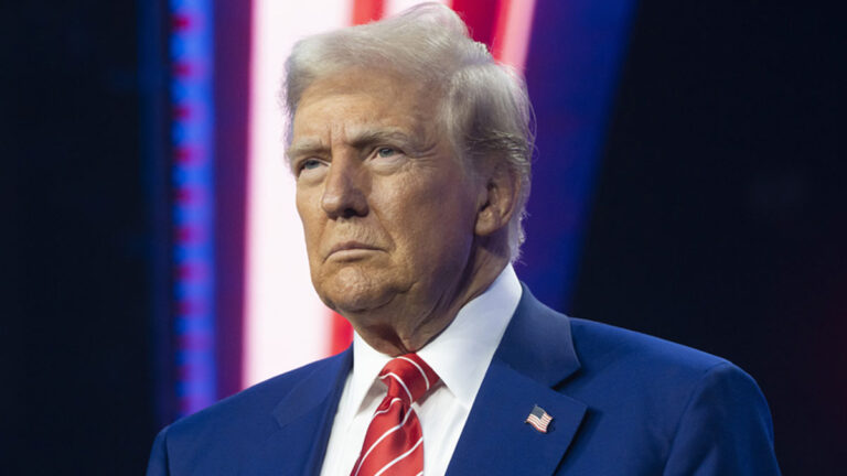 trumptan-yayinlara-tepki-iki-kanalin-lisans-iptalini-istedi-WElKmebN.jpg